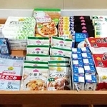１０日分の食料や衛生用品などを詰め込んだ「自宅療養支援セット」（神戸市提供）