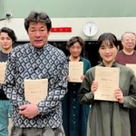ラジオドラマ「摩耶ぎつね」に出演する５人。（左から）福島快利さん、赤井英和さん、大西みのりさん、井頭愛海さん、江口直弥さん（ＮＨＫ提供）