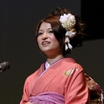 【２０歳】芦屋市の成人式で代表としてあいさつする小島汀さん＝２０１２年１月、芦屋市業平町