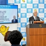 緊急事態宣言の解除要請について見解を示す井戸敏三知事＝１５日午後、兵庫県庁