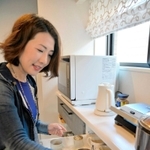 「理想の暮らしをイメージすることが大切」と話す拝藤チサトさん＝西宮市内