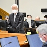 兵庫県の新型コロナウイルス対策本部会議の冒頭であいさつする井戸敏三知事＝神戸市中央区、県災害対策センター（撮影・藤井伸哉）