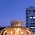 ２０１９年１０月にあった高知県のイベントで制作した巨大なモニュメント（くさかんむり提供）