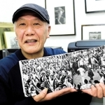 写真集「闘争の時代」を出版した前田春人さん＝明石市内