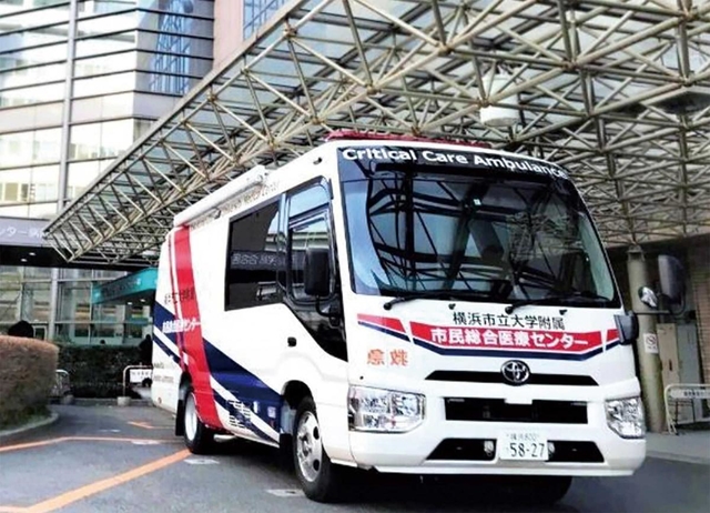 エクモカーの外観（横浜市立大付属市民総合医療センター提供）