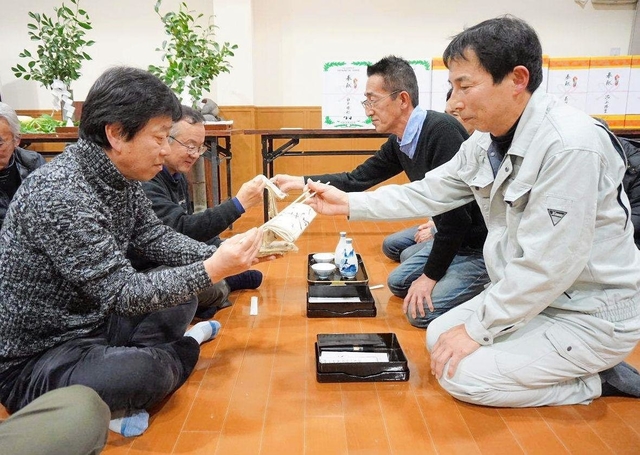福崎町鍛冶屋地区に伝わる行事「かくしほちょじ」の様子＝２０１９年１月、福崎町八千種（福崎町教委提供）
