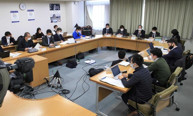 市立尼崎高校のいじめ問題について調査結果を報告する第三者委員会の会見＝１７日午後、尼崎市役所（撮影・斎藤雅志）