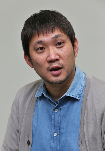 受賞の喜びを語る浜口竜介監督＝２１日午後、神戸市中央区小野浜町１（撮影・長嶺麻子）