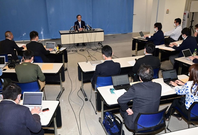 兵庫県知事選への立候補を表明した金沢和夫副知事の会見＝２４日午後、神戸市中央区、兵庫県庁（撮影・秋山亮太）