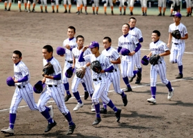 昨秋の県大会で強豪を破って躍進した東播磨高校野球部員＝２０２０年９月、姫路市のウインク球場