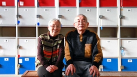 朝日湯を経営してきた奥谷元さん、隆子さん夫妻＝神戸市中央区旗塚通３