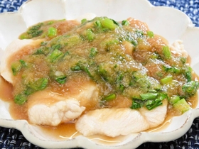 シャキシャキのカブの葉と、とろみとの相性が抜群。体に優しい「鶏のカブおろしあんかけ」