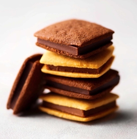 ＜クッキー＋チョコ＋酒粕＞　ショコラサンド（ビター、ミルク）＝５個１８３６円