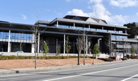 ４月に開学する芸術文化観光専門職大学＝豊岡市山王町