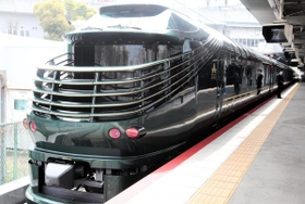 運行再開を待つ「トワイライトエクスプレス瑞風（みずかぜ）」＝ＪＲ新大阪駅