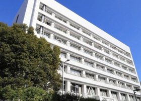 新型コロナウイルス変異株の解析を行っている神戸市環境保健研究所＝神戸市中央区港島中町４