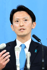 ７月１日告示の兵庫県知事選に立候補表明する前大阪府財政課長の斎藤元彦氏＝３１日午後、神戸市中央区下山手通５、兵庫県庁（撮影・中西幸大）
