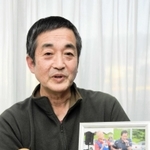 兵庫県からのボランティアとの思い出を振り返る木皿俊克さん＝宮城県名取市高柳