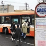 石巻市の路線バスとして活躍中の元神姫バス＝宮城県石巻市内（神姫バス提供）