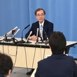 兵庫県知事選への立候補を表明し、会見で思いを語る金沢和夫氏＝２４日午後４時半、兵庫県庁（撮影・秋山亮太）