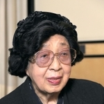 ７０周年記念のＣＤを発売した際にインタビューに答える横井和子さん（２０１１年３月、芦屋市内）