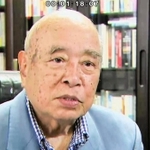 島田氏の立場を説明する大田昌秀さんの映像（映画「生きろ」製作委員会提供）