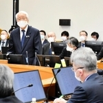 新型コロナウイルス感染症対策本部会議の冒頭であいさつする兵庫県の井戸敏三知事＝２９日午後、神戸市中央区、県災害対策センター