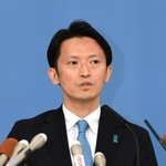 兵庫県知事選への立候補を表明した斎藤元彦氏＝３１日午後１時２分、県庁（撮影・中西幸大）