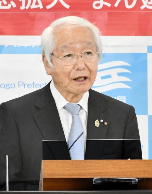 兵庫県の井戸敏三知事＝２日、兵庫県庁