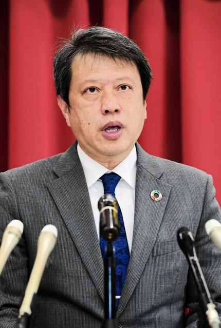 会見で兵庫県知事選への立候補を表明し、意気込みを語る金田峰生氏＝１５日午後４時１０分、神戸市兵庫区（撮影・中西幸大）