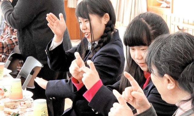 「きこえなかったあの日」の一場面（（Ｃ）２０２１　Ｓｔｕｄｉｏ　ＡＹＡ）