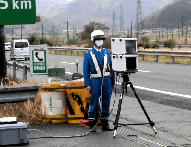 高速道を移動して速度監視 設置場所分からず安全運転に | 総合 | 神戸