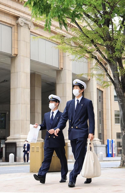 ミナト神戸に“船員の卵”たち りりしい制服姿に「頑張って」の声 | 総合