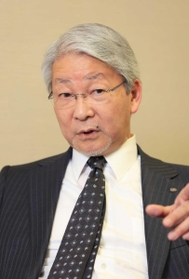 「医療崩壊が現実のものとなる可能性がある」と話す木原康樹院長＝神戸市中央区港島南町２、市立医療センター中央市民病院（撮影・吉田敦史）