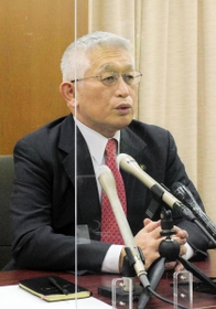 兵庫県知事選に立候補しない意向を明らかにした泉房穂明石市長＝６日午前１１時７分、明石市役所