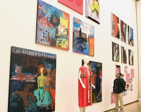 多くの作品が並ぶコシノヒロコ展の会場＝８日午後、神戸市中央区脇浜海岸通１、兵庫県立美術館（撮影・坂井萌香）
