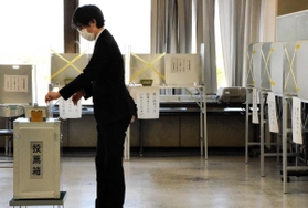 今月５日に始まった伊丹市長選の期日前投票。投票率は果たして…？＝５日午後、伊丹市役所（撮影・久保田麻依子）