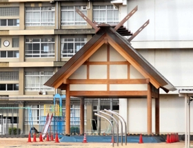６２００万円を投じて建設された相撲場。市議の要望で予算増額を指示した副市長が退任する事態となった＝姫路市白浜町甲（撮影・大山伸一郎）