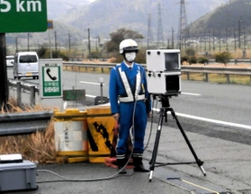高速道を移動して速度監視 設置場所分からず安全運転に | 総合 | 神戸