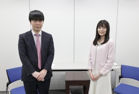 高見泰地七段（左）と渡部愛女流三段