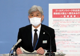 兵庫県内の新型コロナウイルス新規感染者について発表する県感染症対策課の西下重樹課長＝２９日午後、県庁