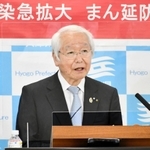 まん延防止等重点措置について説明する兵庫県の井戸敏三知事＝２日夕、兵庫県庁（撮影・藤井伸哉）