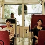 ＜映画「ハッピーアワー＞神戸を舞台に女性４人の日常や友情を描く。看護師あかり、主婦桜子ら４人は親友同士だが、夫との不和などそれぞれに苦悩を抱える。市民向け演技ワークショップの参加者を主な出演者に、演技経験のない女性４人がスイス・ロカルノ国際映画祭で最優秀女優賞を受けたことでも話題になった。上映時間５時間１７分。（ｃ）２０１５　神戸ワークショップシネマプロジェクト