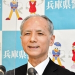 着任会見で抱負を語る兵庫県警の種部滋康本部長＝神戸市中央区（撮影・堀内達成）