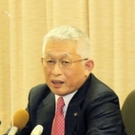 兵庫県知事選に立候補しない意向を明らかにした泉房穂明石市長＝６日午前１１時７分、明石市役所