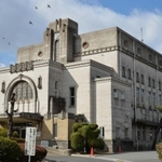 １９７４年に図書館としての利用が開始された加古川図書館。加古川町公会堂だった頃は音楽会などが催され、地域の文化拠点だった＝加古川市加古川町木村（撮影・笠原次郎）