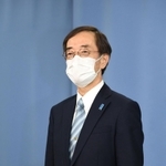 自民党県連の推薦決定を受け、報道陣の取材に応じる前兵庫県副知事の金沢和夫氏＝７日午後５時５９分、神戸市中央区下山手通５、兵庫県庁（撮影・坂井萌香）