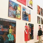 多くの作品が並ぶコシノヒロコ展の会場＝８日午後、神戸市中央区脇浜海岸通１、兵庫県立美術館（撮影・坂井萌香）