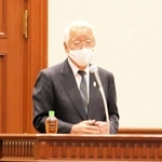 新年度の県政方針などについて話す井戸敏三知事＝兵庫県公館