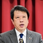 会見で兵庫県知事選への立候補を表明し、意気込みを語る金田峰生氏＝１５日午後４時１０分、神戸市兵庫区（撮影・中西幸大）
